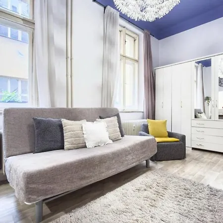Just Steps From Wenceslas Square! Appartement